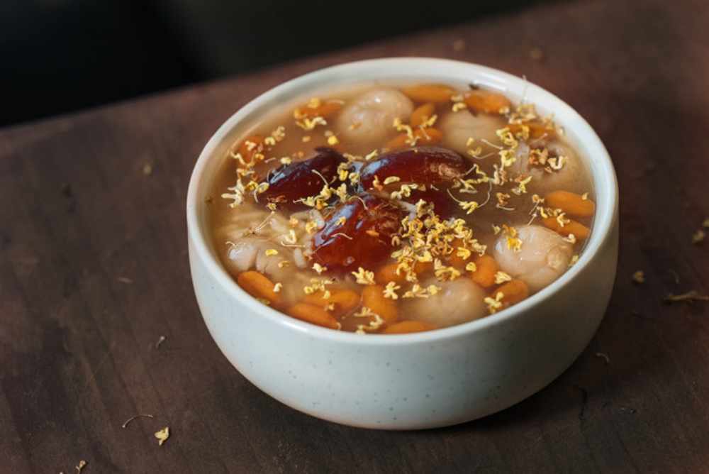 美容红枣桂圆枸杞酒酿汤的做法