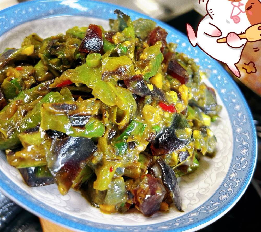 看着丑，但巨好吃的湖南名菜：辣椒擂皮蛋怎么做？