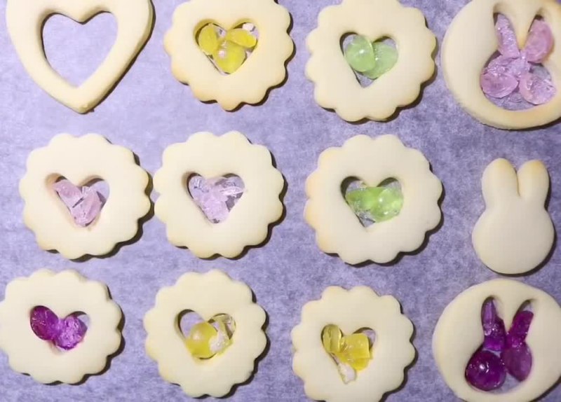 如何制作圣诞彩色玻璃曲奇