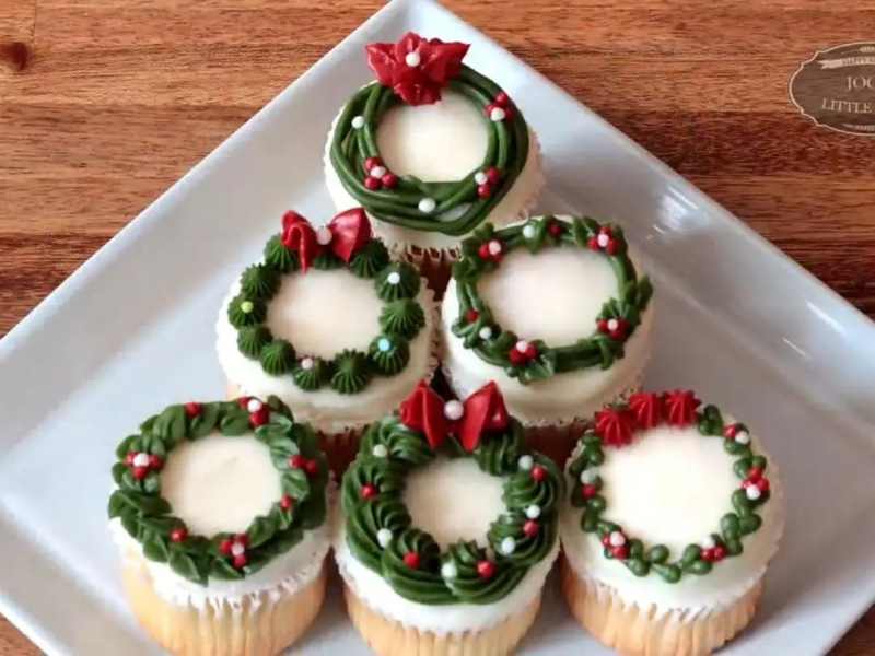 如何制作圣诞纸杯蛋糕花环