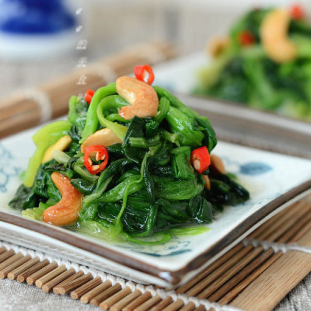 女生额头长痘，试试这些方法