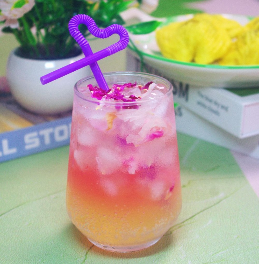 香玫瑰柠檬VC冰茶的做法