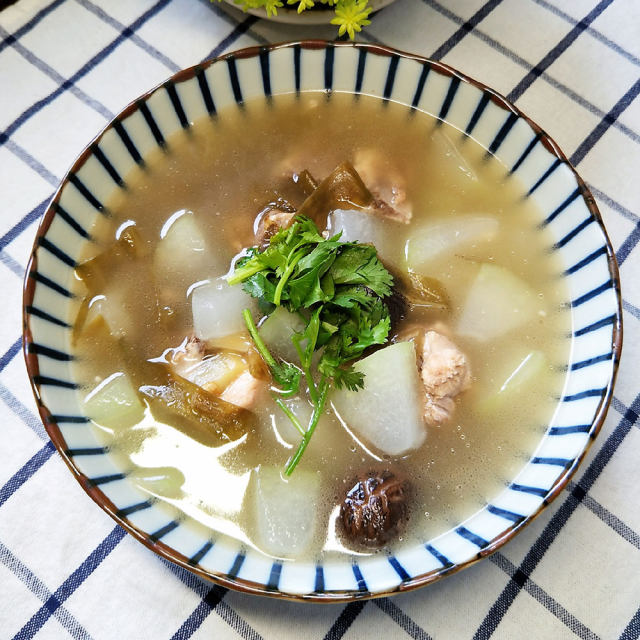 饮食上哪些食物有助于降血脂？