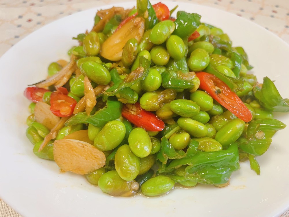 辣椒炒毛豆的做法