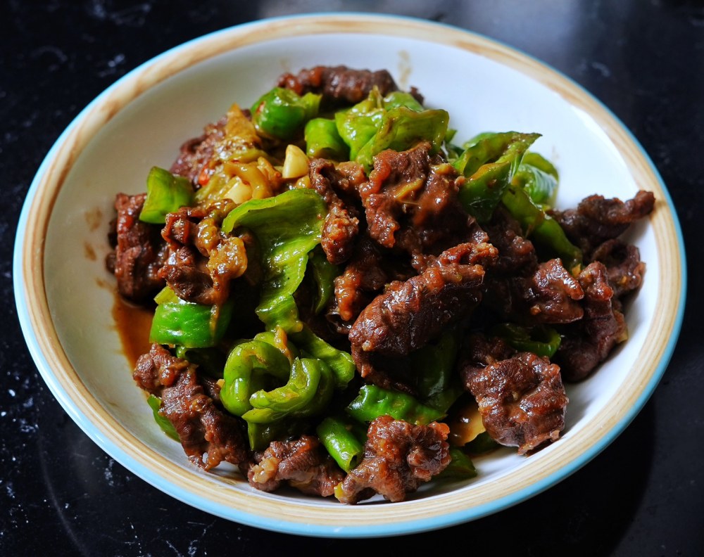 辣椒炒牛五花趾的做法