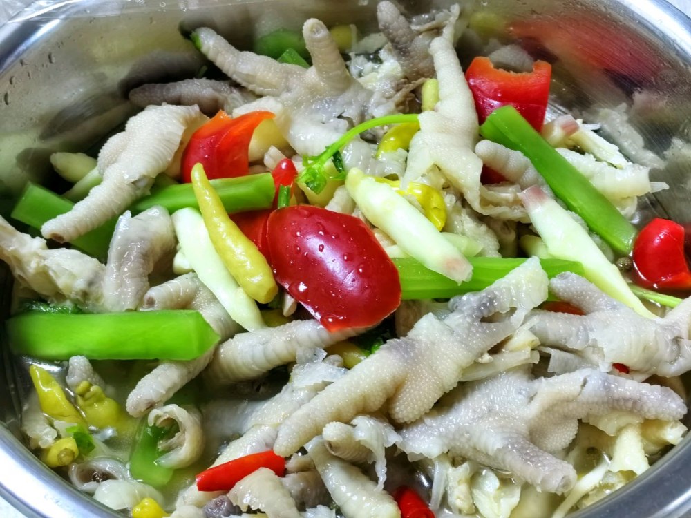 四川家常泡凤爪——好吃到嗦手指！的做法