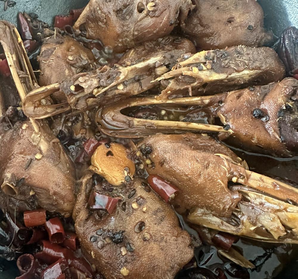 复刻周黑鸭鸭货麻辣鸭头的做法