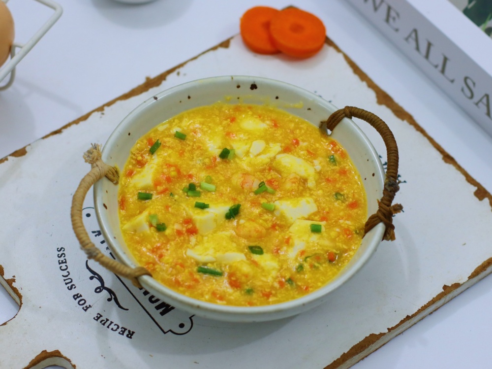 蛋黄虾仁豆腐煲（辅食）的做法