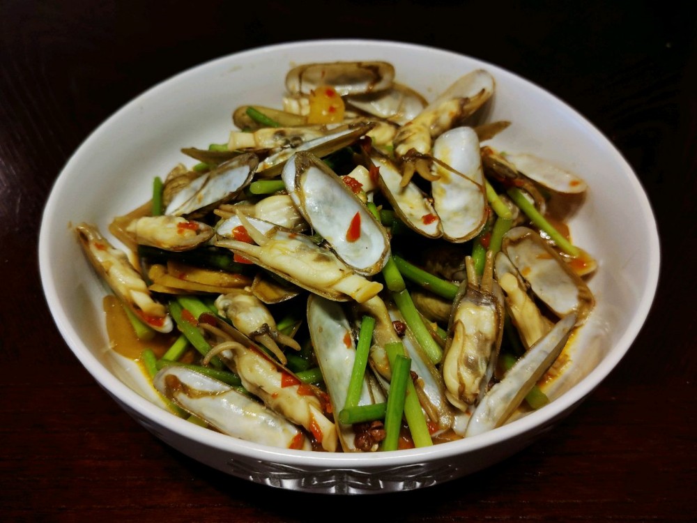 蒜苔炒蛏子的做法