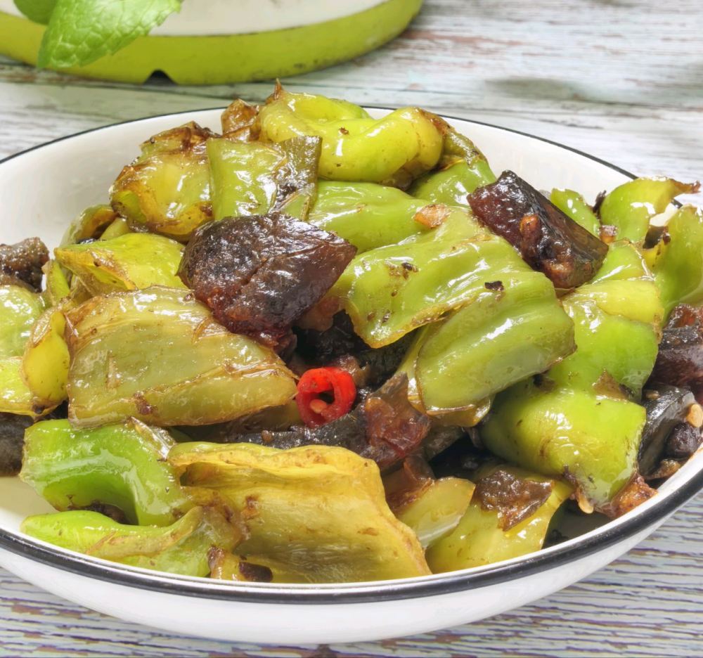 烧椒皮蛋的做法