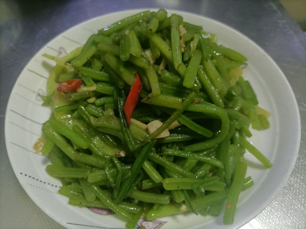 青椒红薯梗的做法