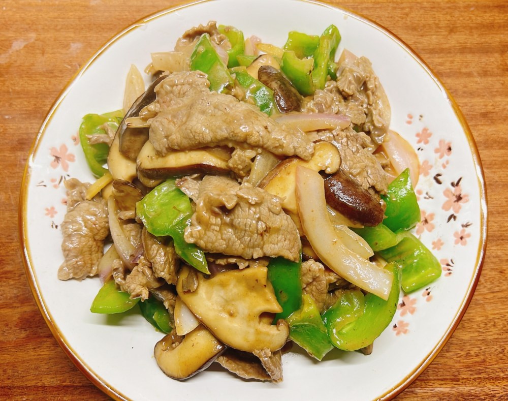 香菇洋葱滑牛肉的做法