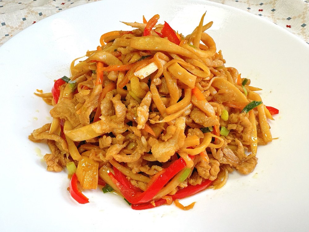 杏鲍菇炒肉丝的做法