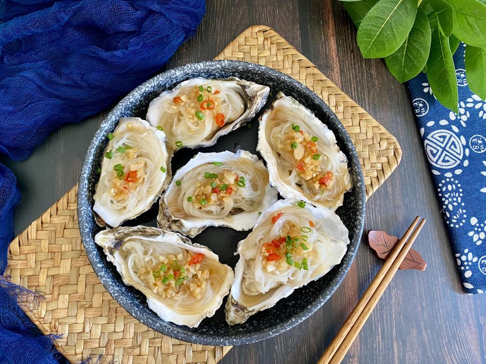 蒜蓉粉丝生蚝的做法