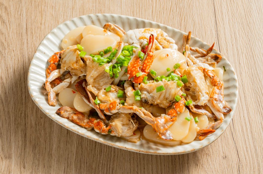 梭子蟹炒年糕的做法