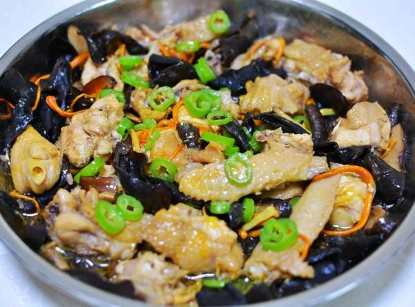 香菇木耳蒸鸡的做法