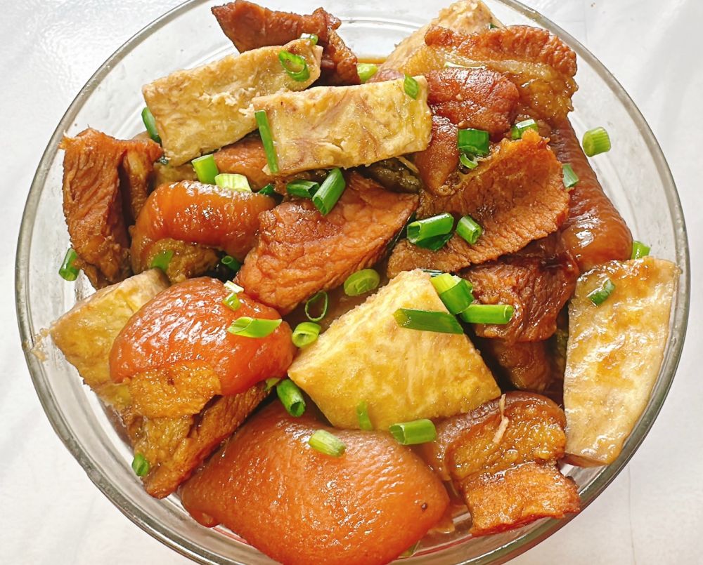 猪蹄焖芋头的做法