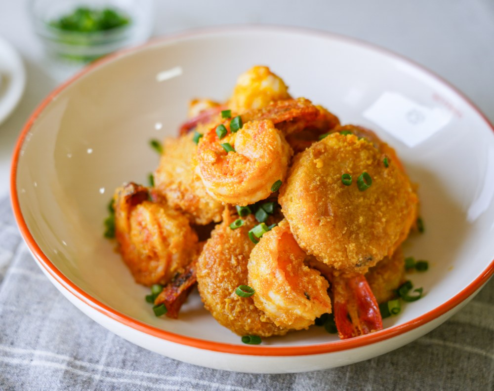 咸蛋黄焗大虾薯饼的做法