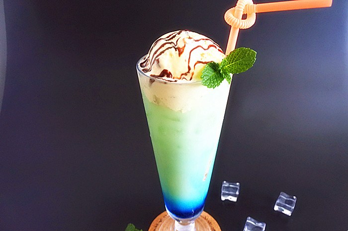 蓝柑养乐多和坚果冰激凌的做法