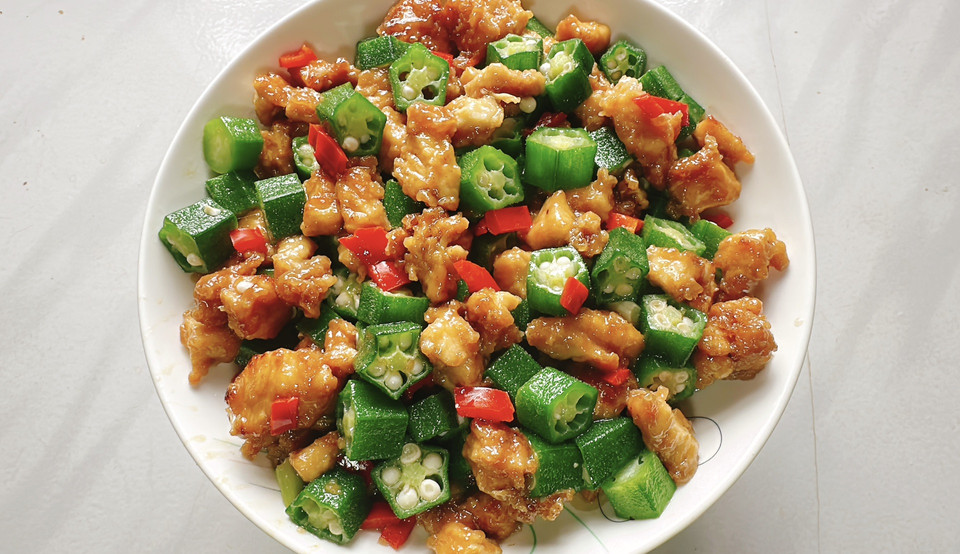 秋葵炒鸡丁的做法