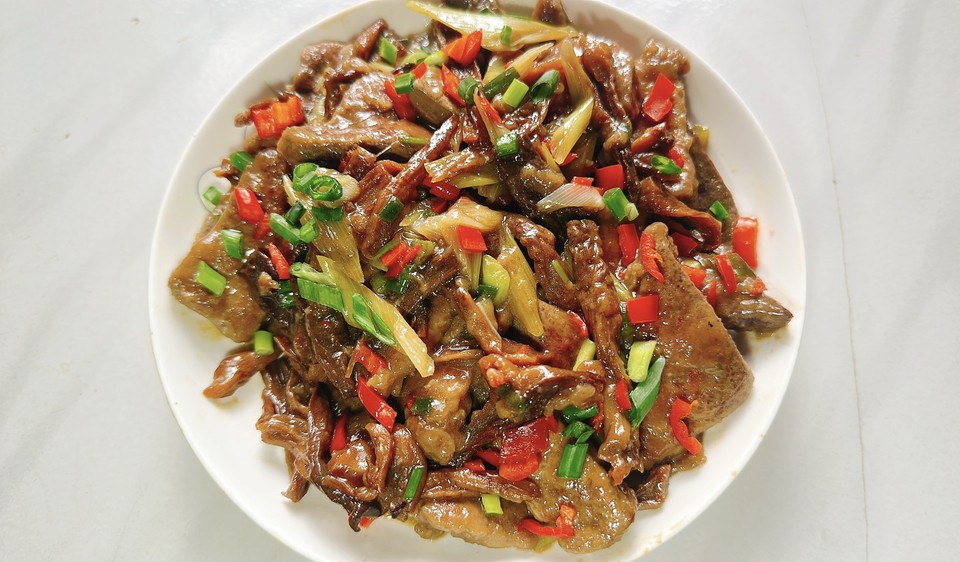 猪肝炒鹿茸菇的做法