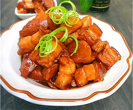 芋头红烧肉的做法