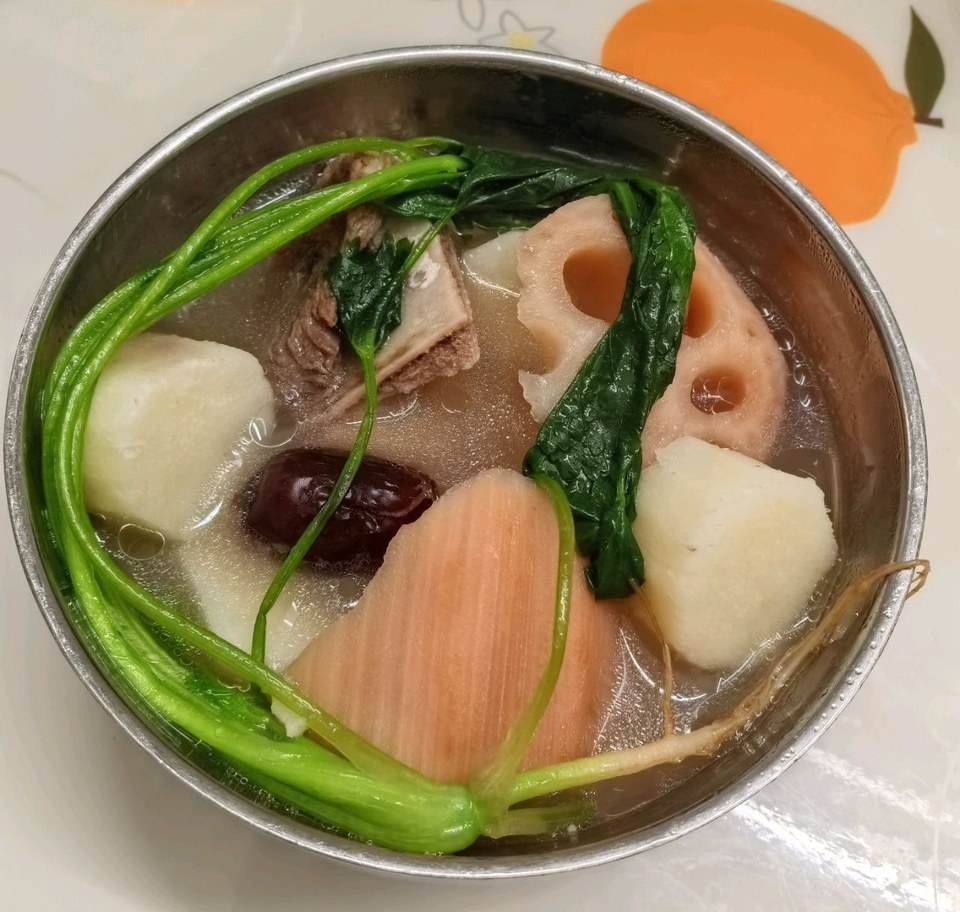 莲藕山药莲子扇骨滋润汤的做法