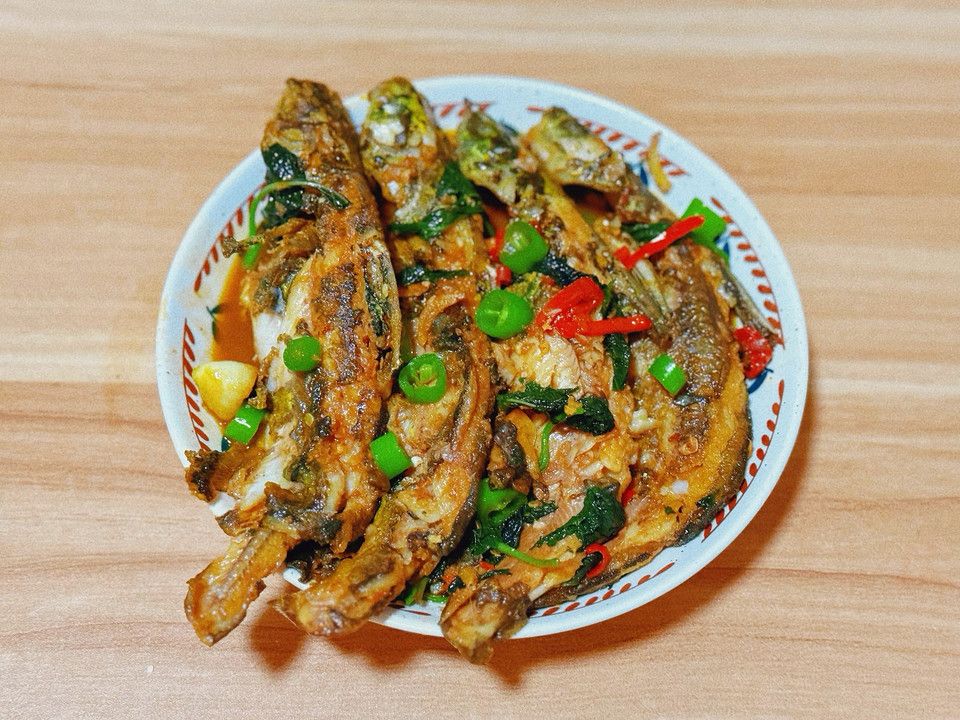 紫苏黄骨鱼的做法