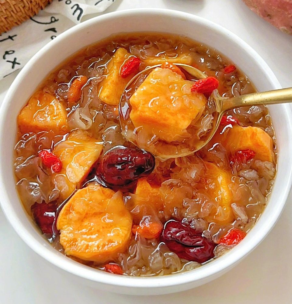 入秋润颜滋养的红薯银耳汤做法来啦～的做法