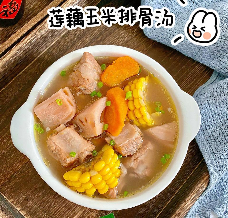 莲藕玉米排骨汤的做法