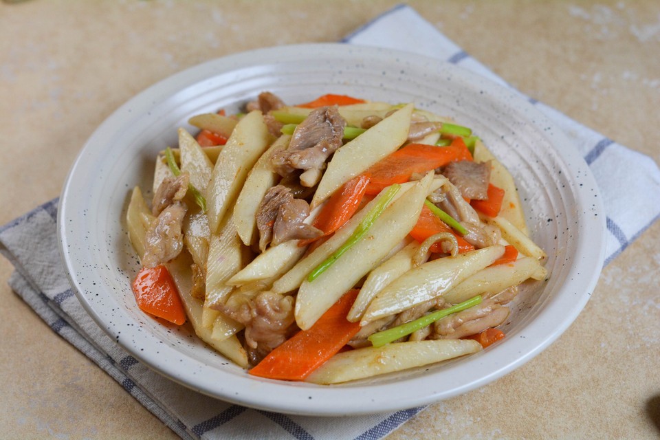 鸡腿肉炒山药的做法