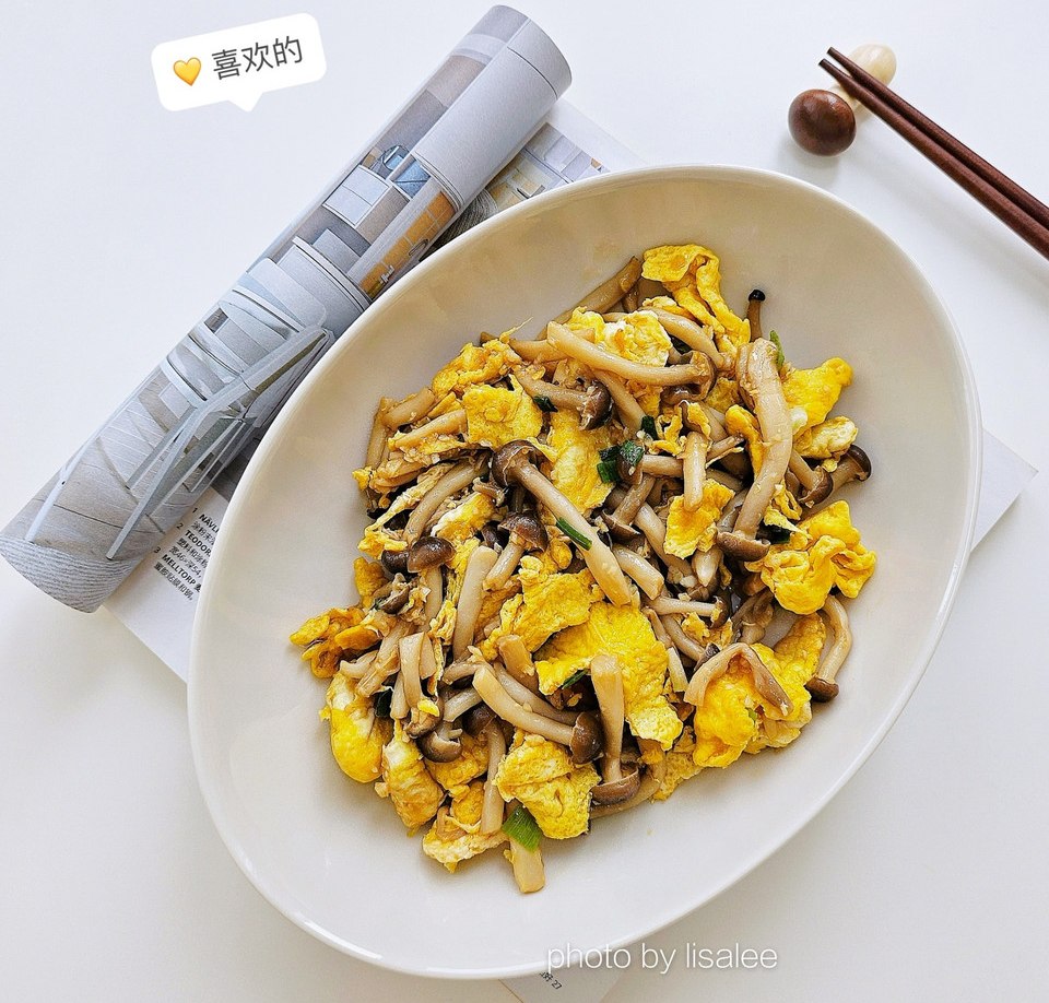 蟹味菇炒鸡蛋的做法