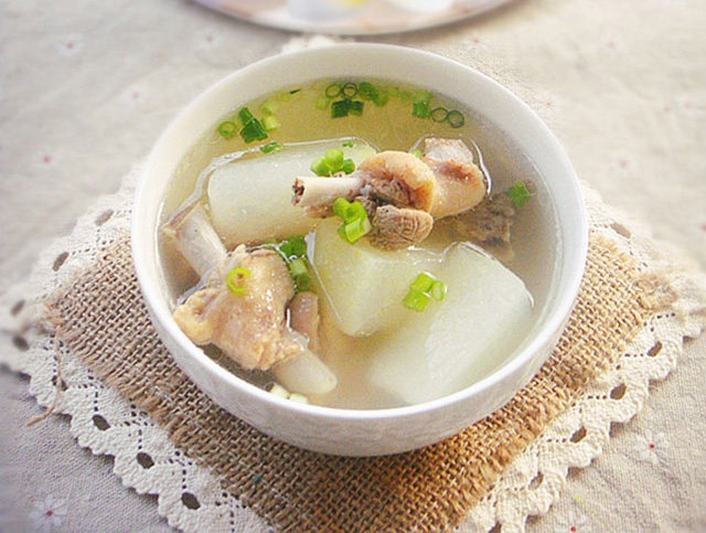 夏天使人烦躁，吃什么滋阴降火？