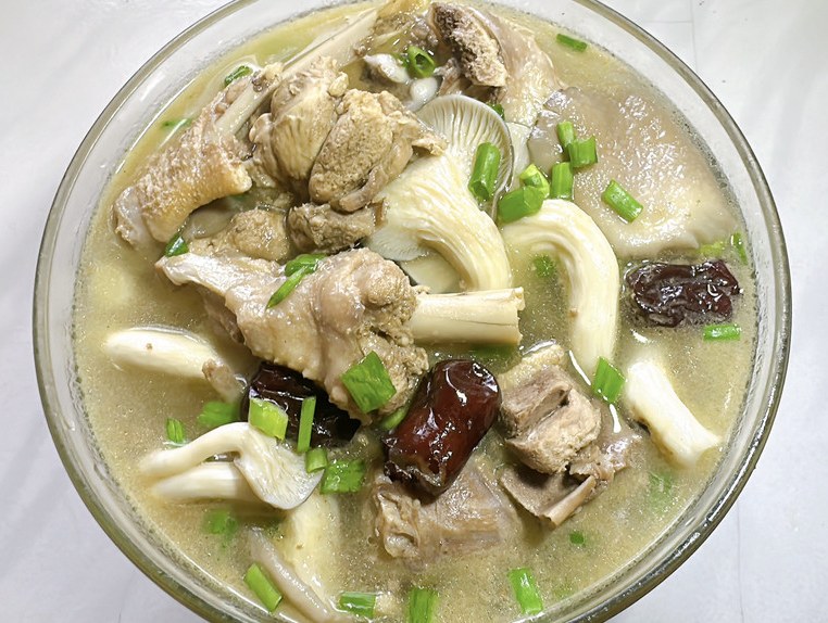 平菇红枣鸭汤的做法
