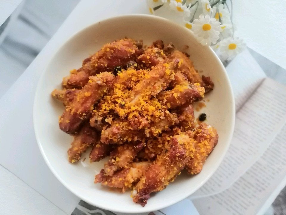 简单几步做出好吃的港式避风塘鸡翅的做法