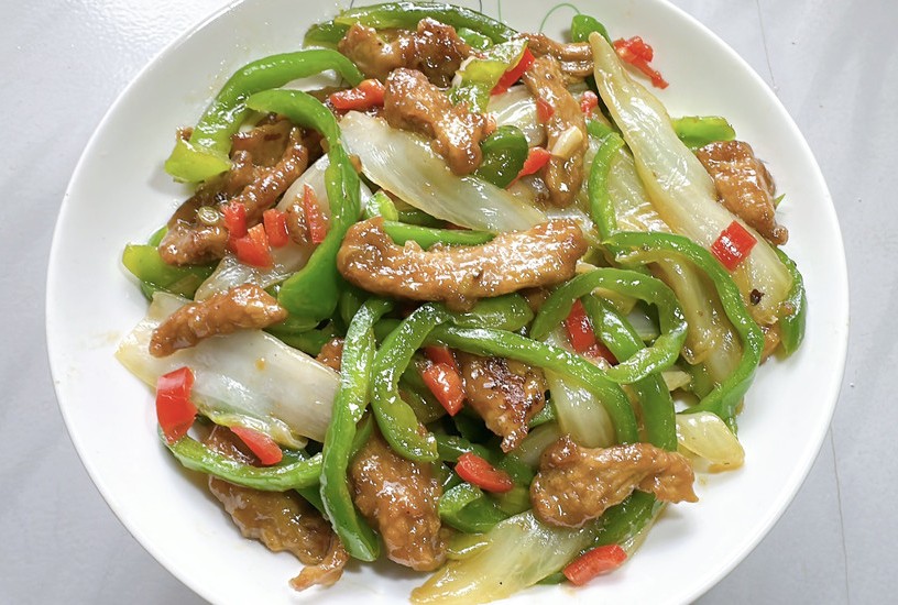 青椒白菜炒肉的做法