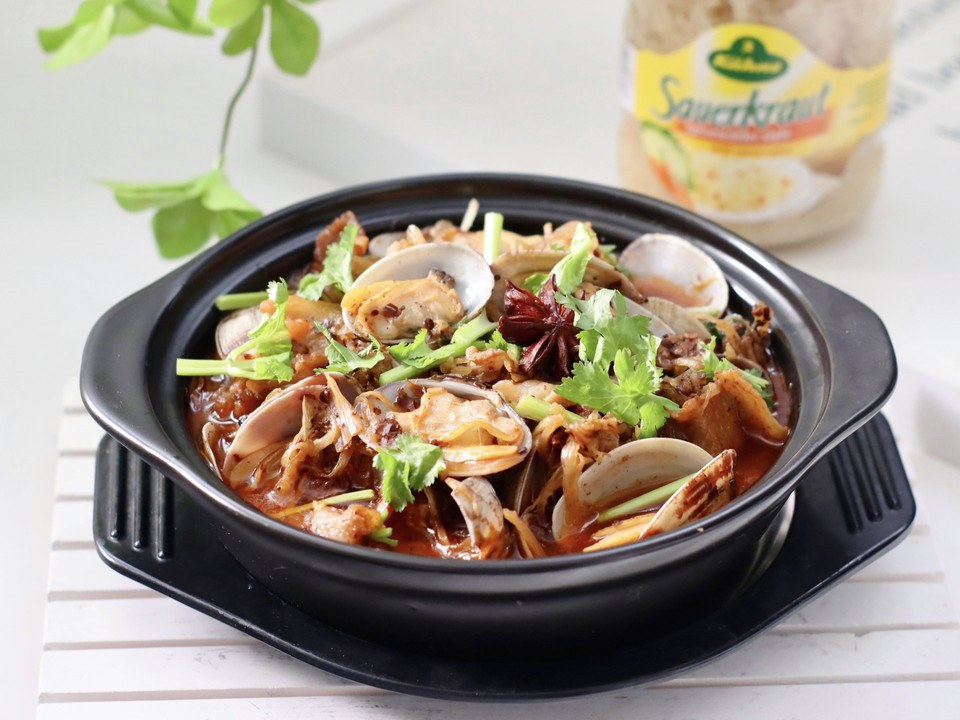 酸菜花蛤煲的做法