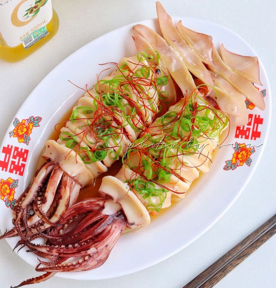 葱香白灼鱿鱼的做法