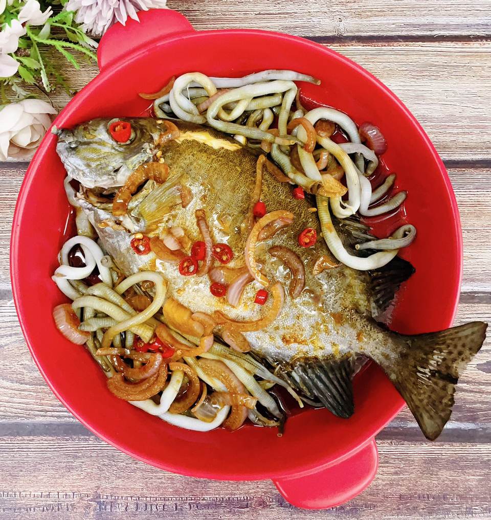 泥猛鱼蒸沙虫的做法