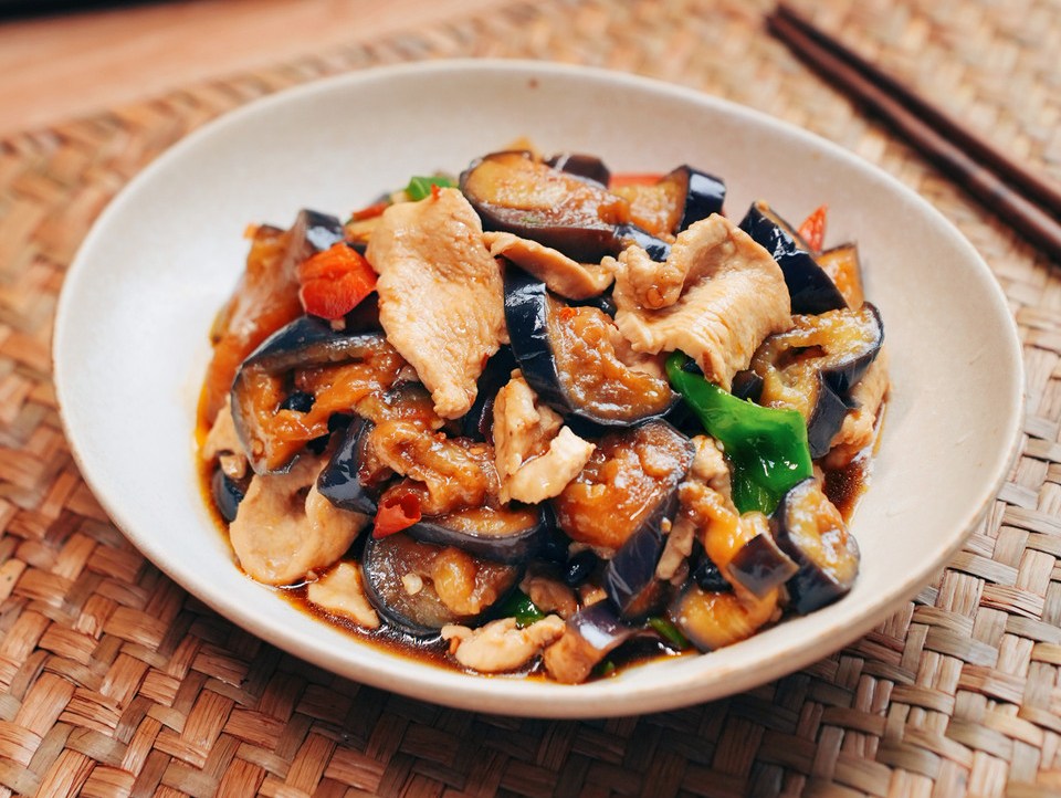 茄子焖鸡片的做法