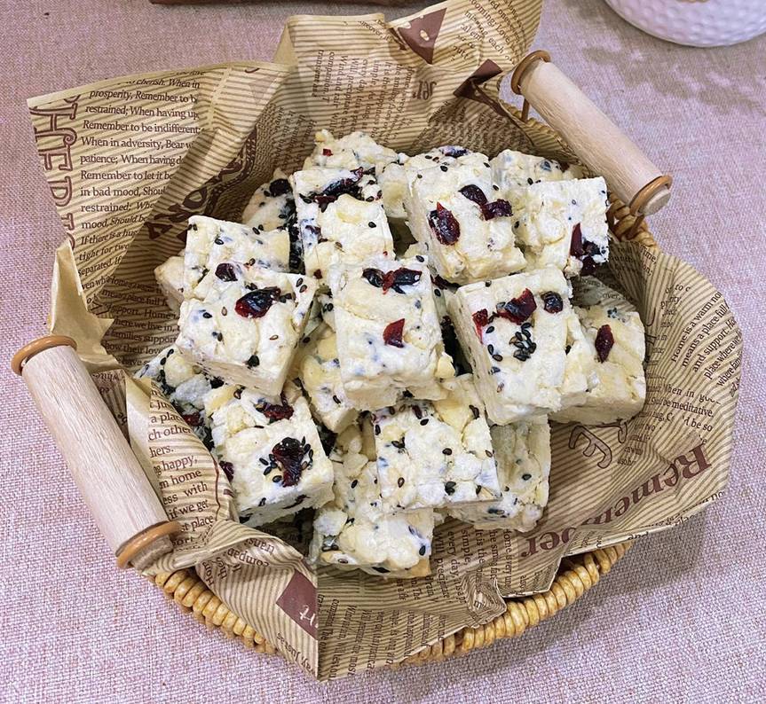 蔓越莓奶盖沙琪玛-奶香浓郁，轻甜不腻！的做法