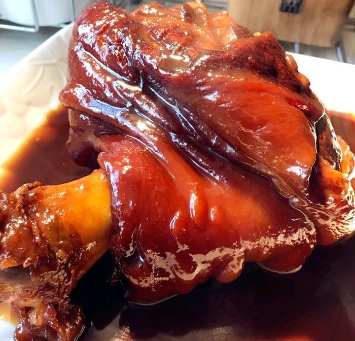 浓香红焖肘子的做法