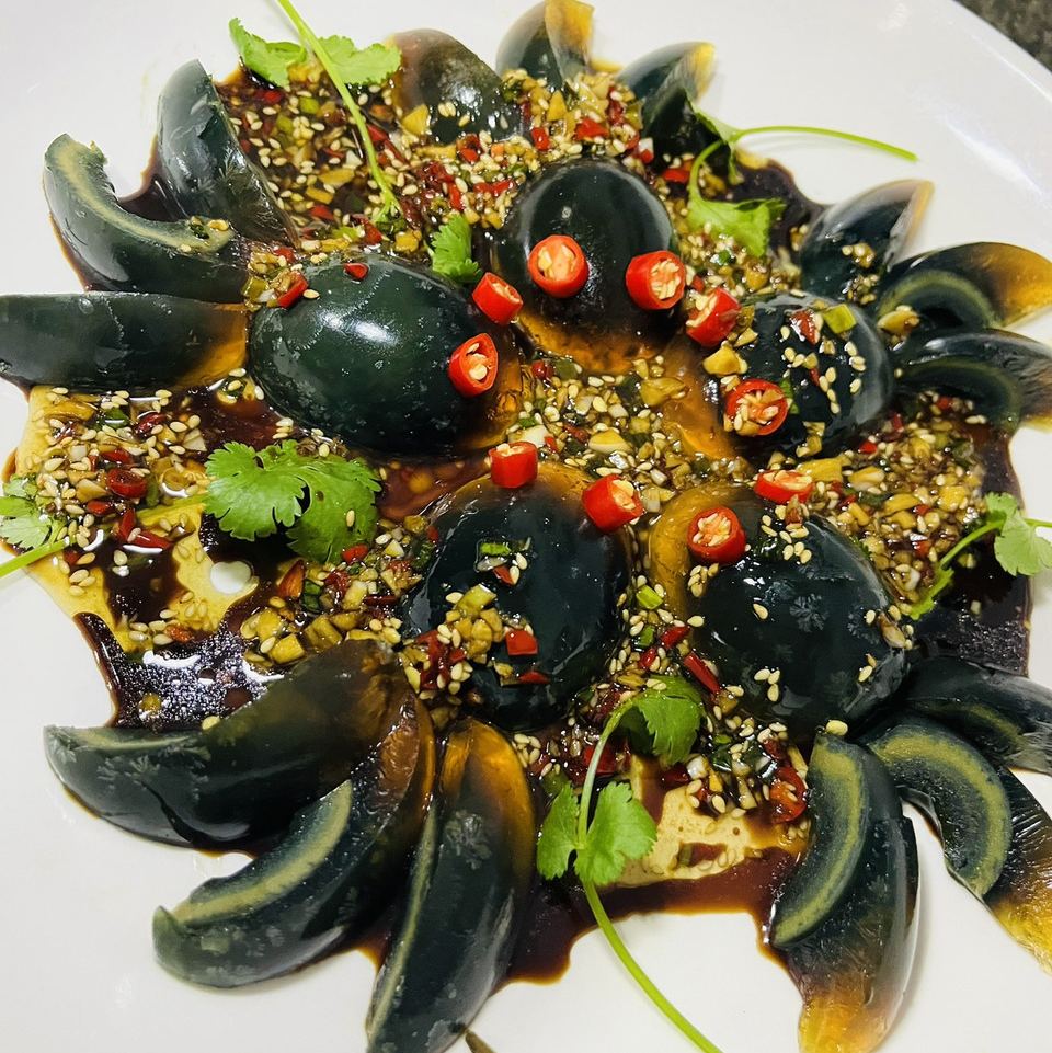 年年有鱼-凉拌皮蛋的做法