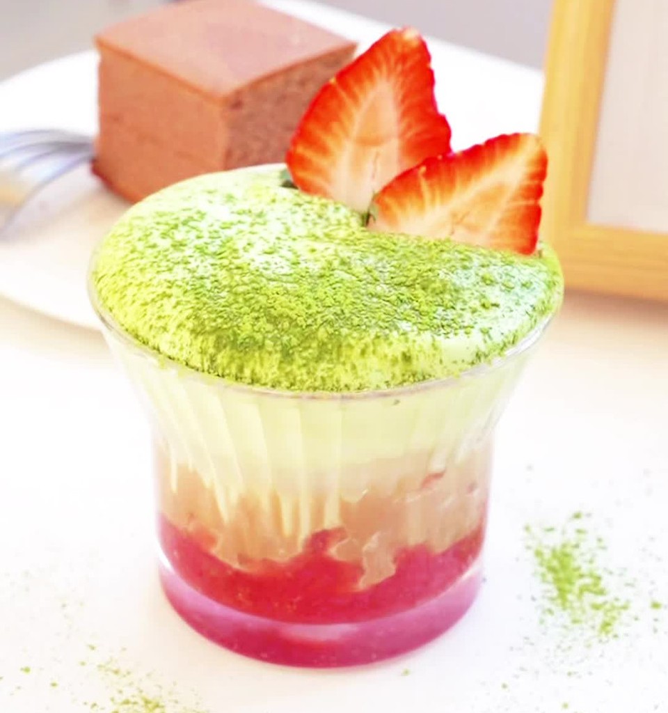 草莓抹茶拿铁，咖啡脑袋冲吧的做法