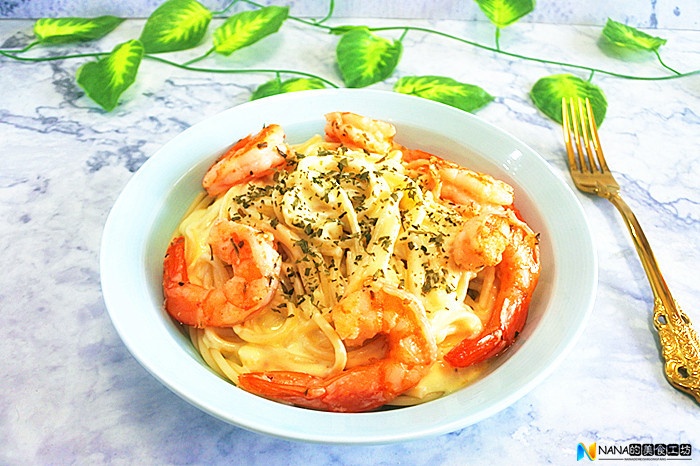 藏红花奶油汁鲜虾细面的做法