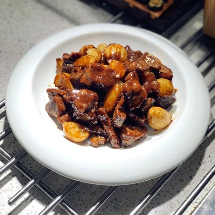 黑蒜子牛肉粒的做法