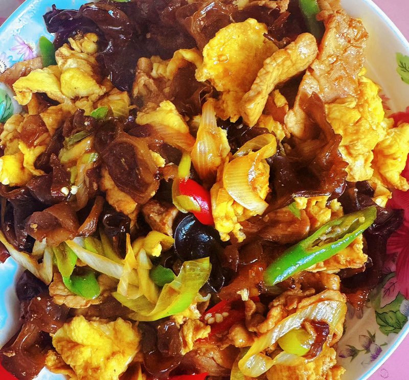 木耳鸡蛋炒肉的做法