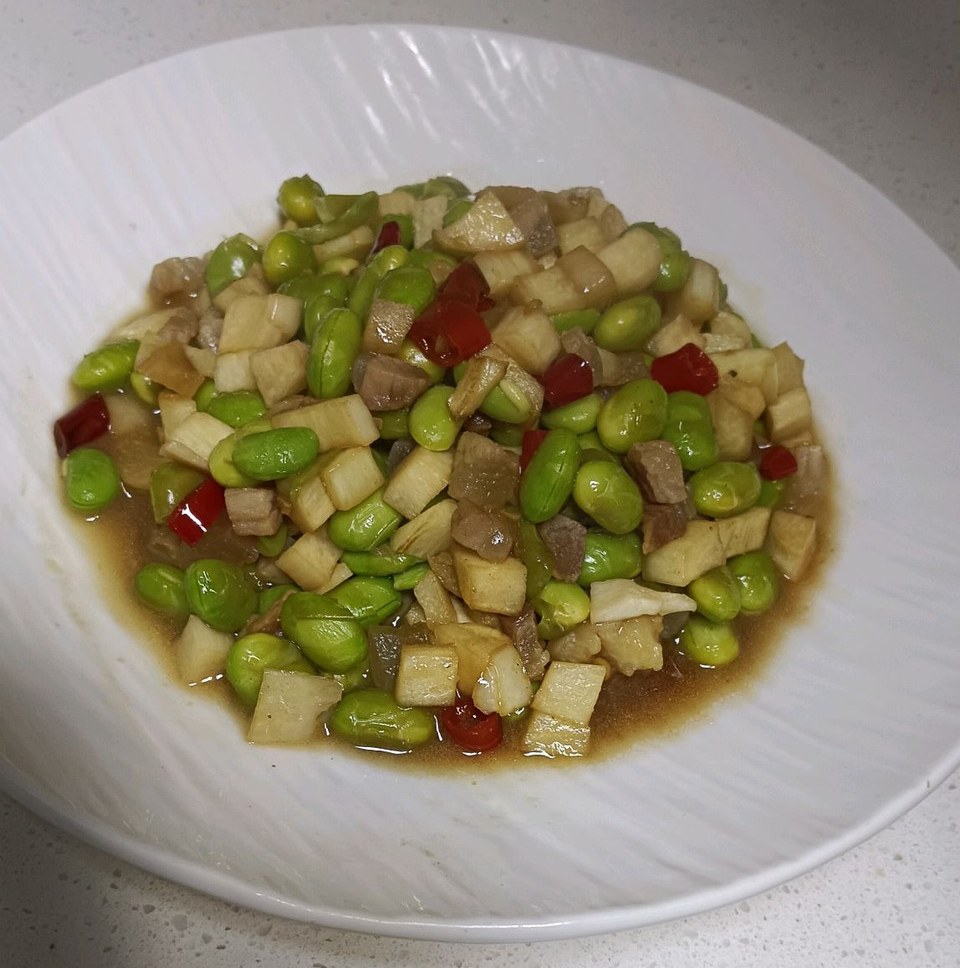 腊肉茭白毛豆双拼的做法