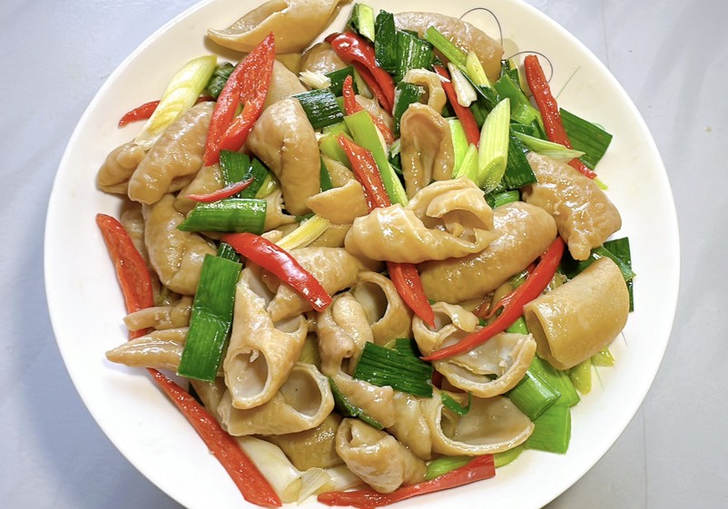 白蒜苗炒小肠的做法