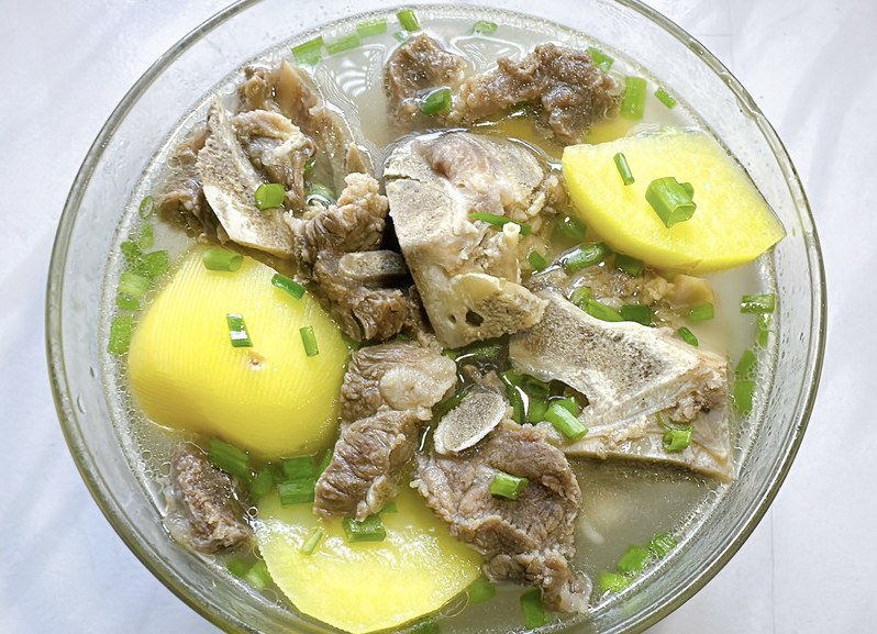 土豆牛骨汤的做法